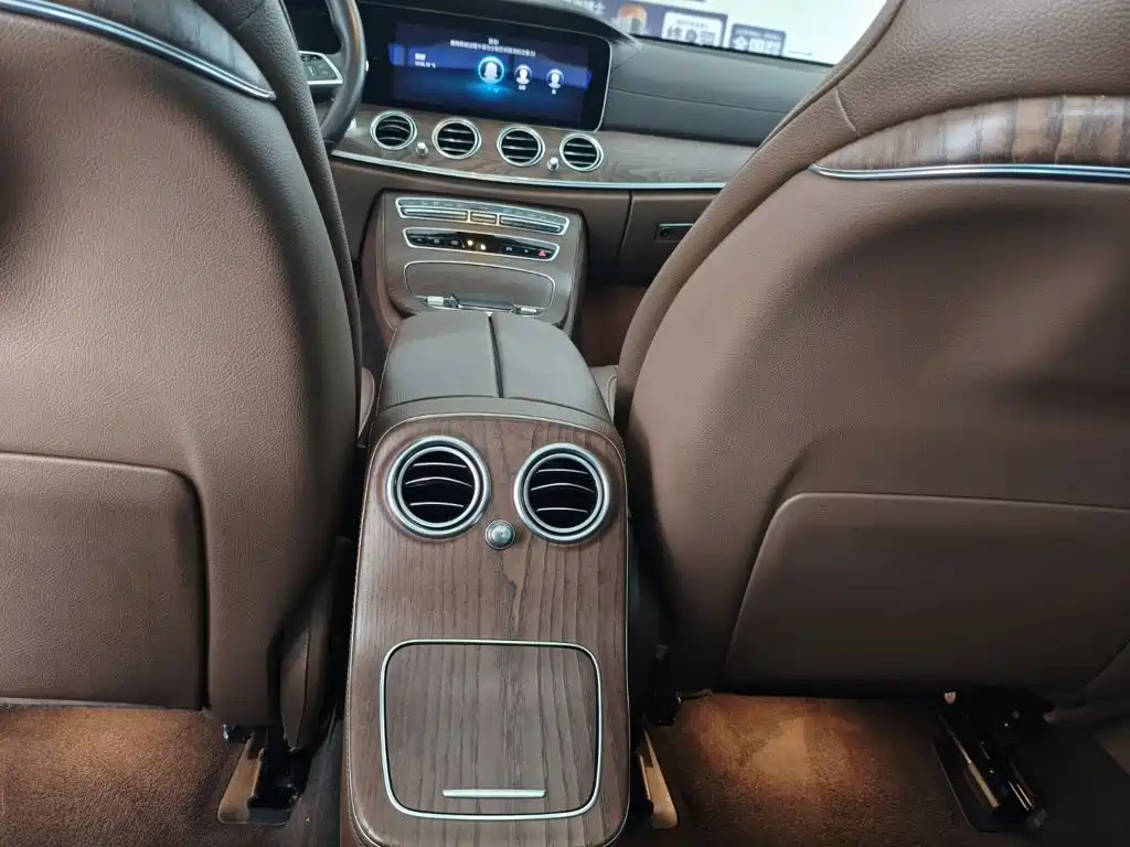 Mercedes-Benz E-Class 2023 — фото 17