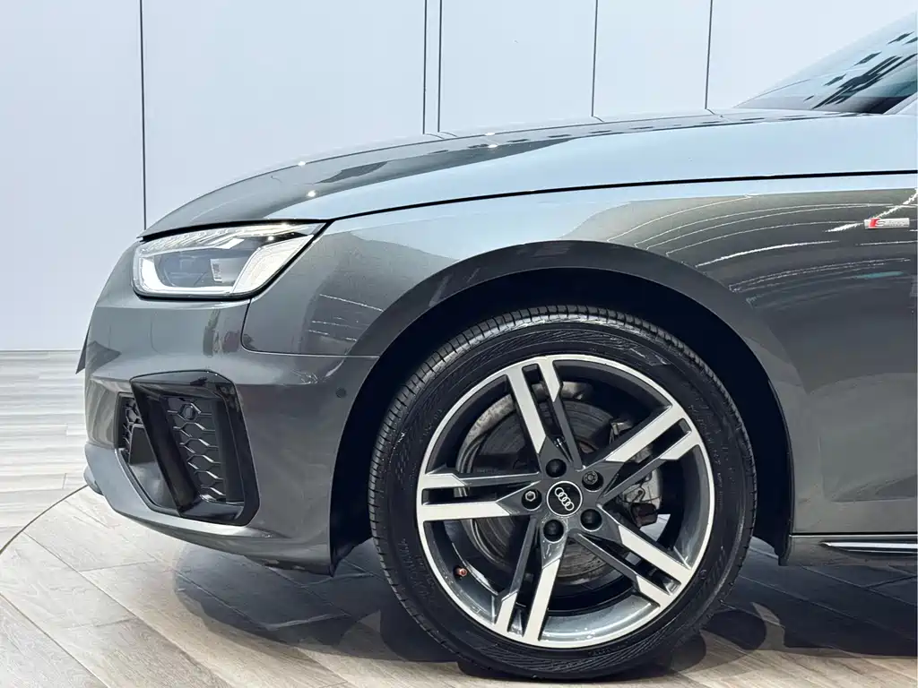Audi A4L 2022 — фото 26