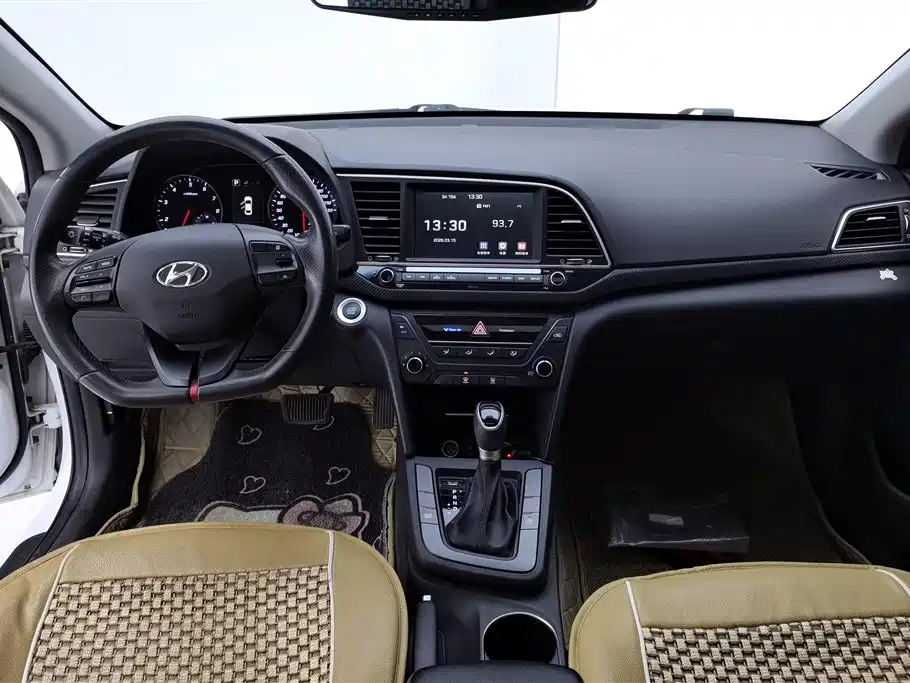 Hyundai Elantra 2019 — фото 12