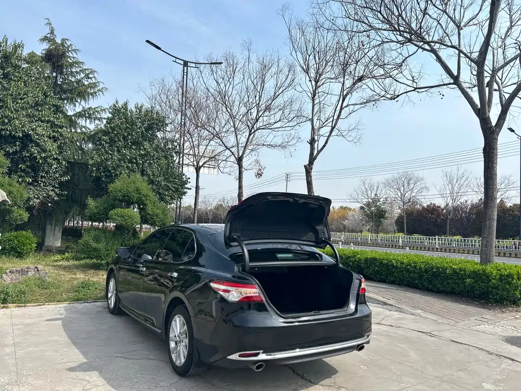 Toyota Camry 2023 — фото 17