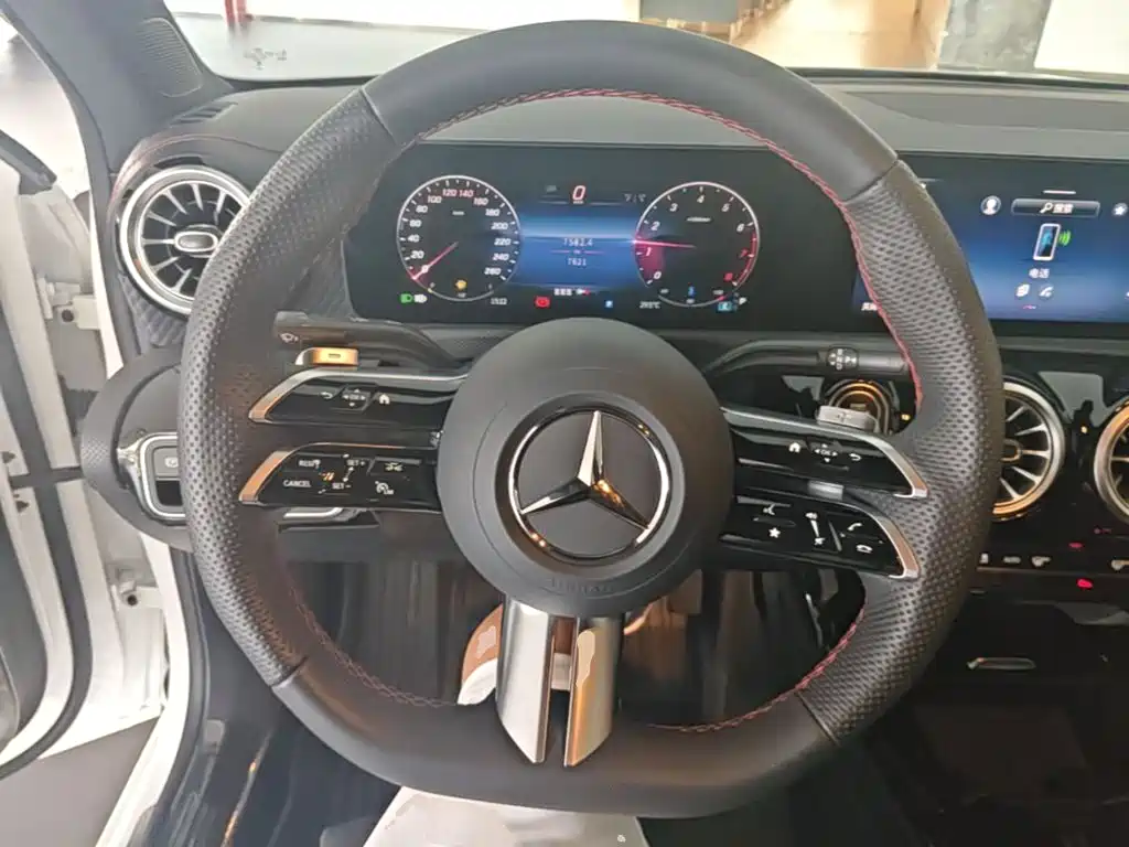 Mercedes-Benz A-Class 2025 — фото 11