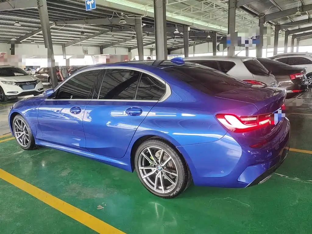 BMW 3 Series 2019 — фото 15
