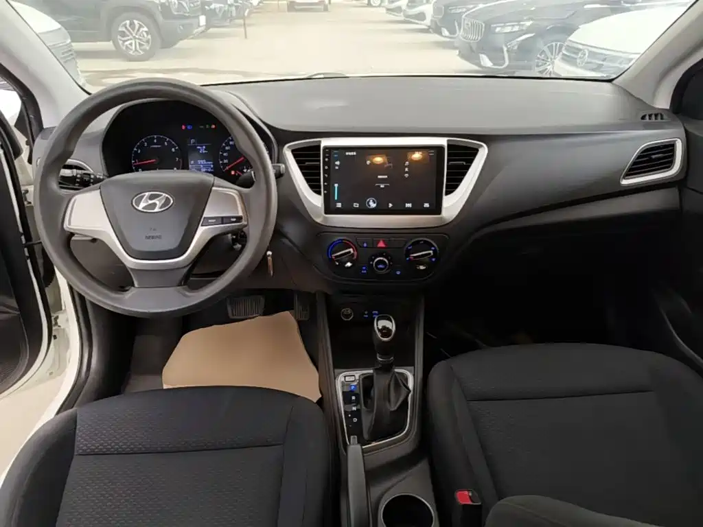 Hyundai Verna 2018 — фото 10