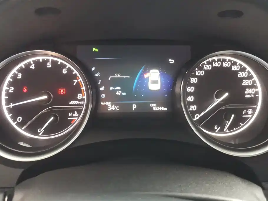 Toyota Camry 2018 — фото 14