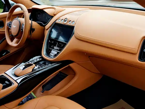 Aston Martin DBX 2024