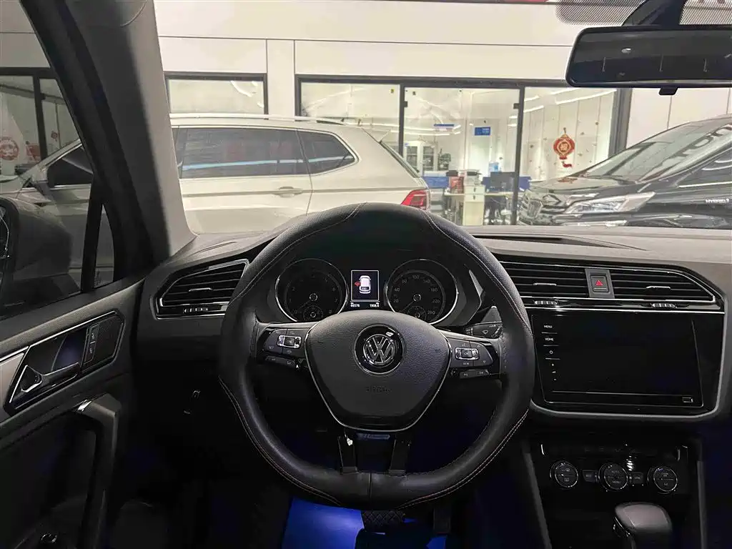 Volkswagen Tiguan L 2020 — фото 13