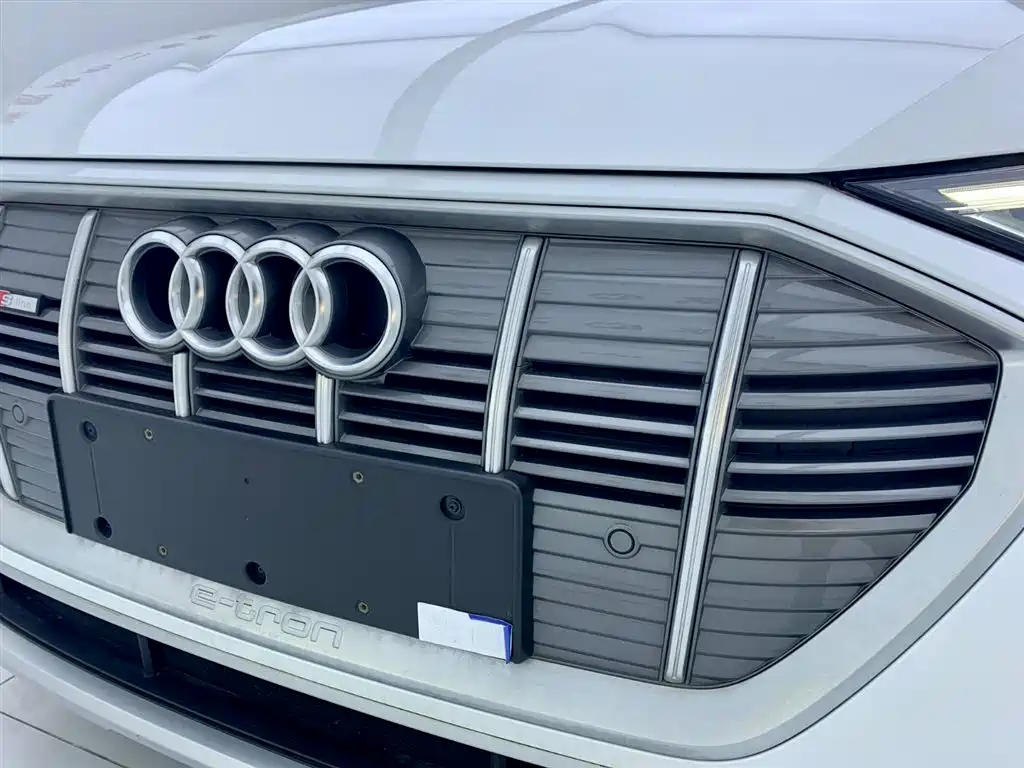 Audi e-tron 2026 — фото 7