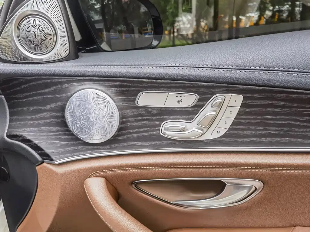 Mercedes-Benz E-Class 2019 — фото 10