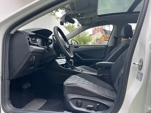 Volkswagen Sagitar 2022
