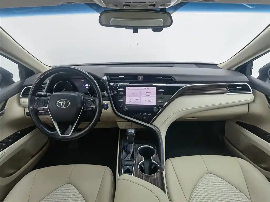 Toyota Camry 2018 — фото 5