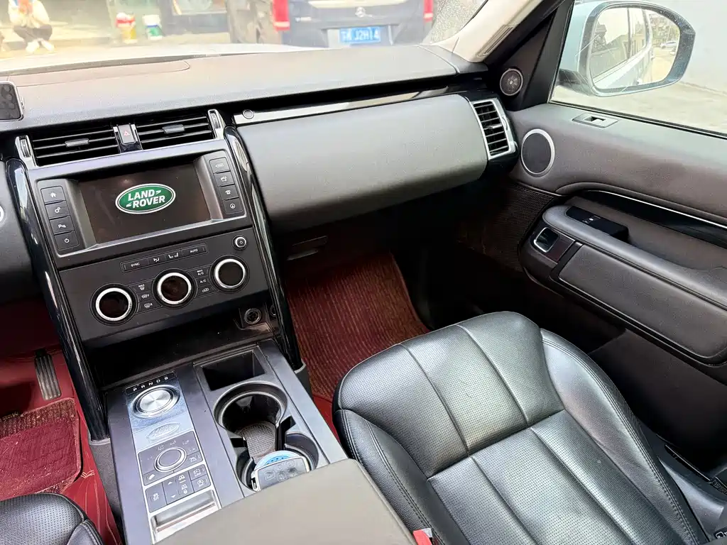 Land Rover Discovery 2018 — фото 15