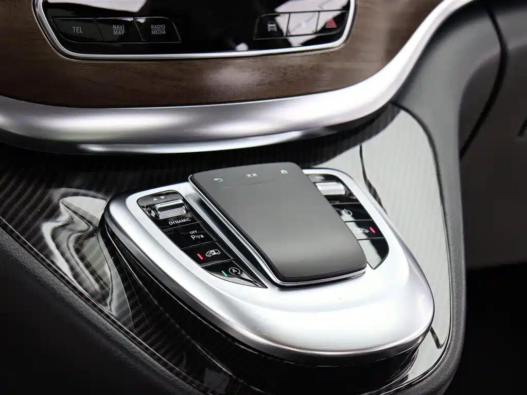 Mercedes-Benz V-Class 2022 — фото 12