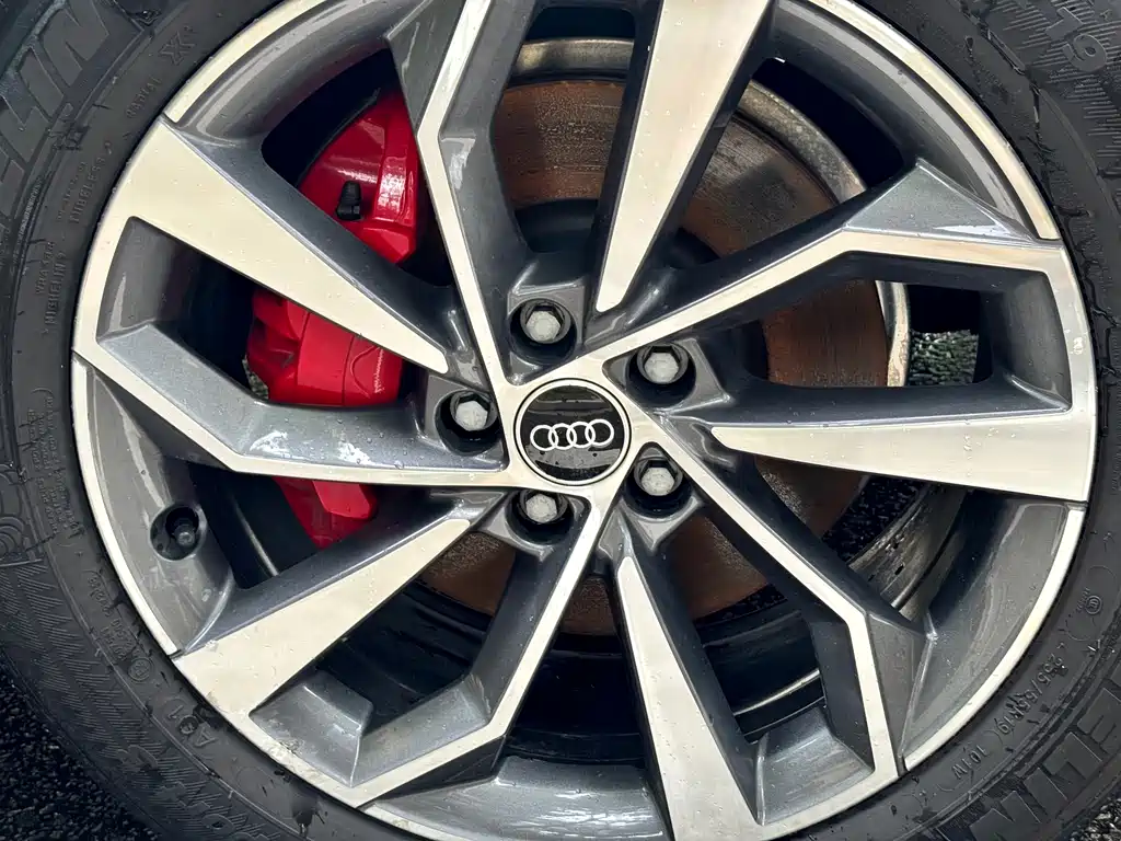 Audi Q5L 2025 — фото 23