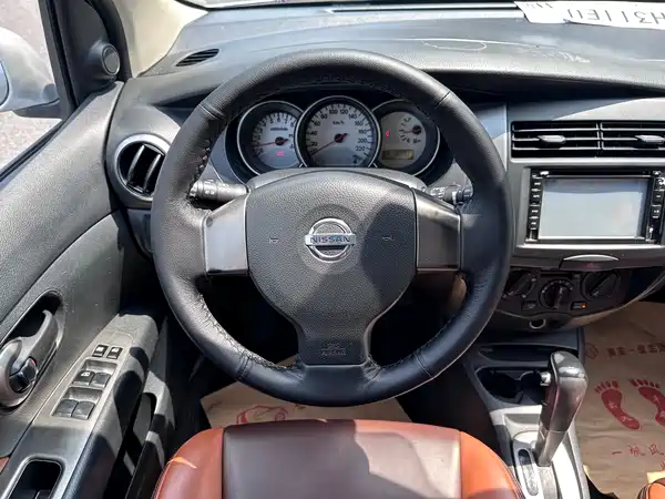 Nissan Livina 2010