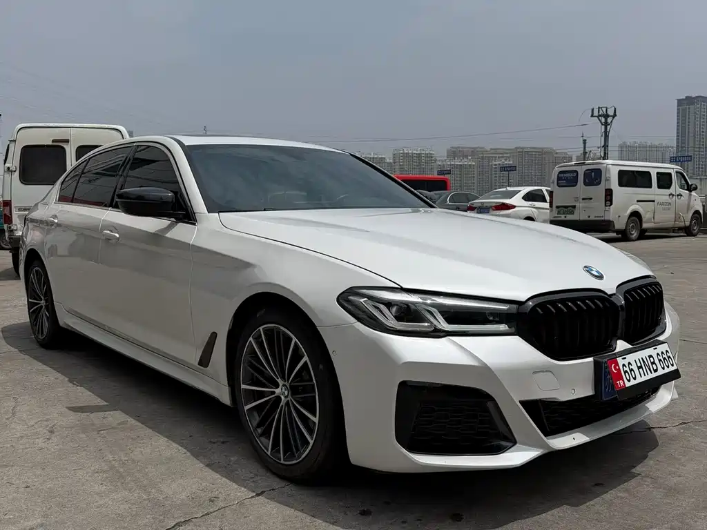 BMW 5 Series 2019 — фото 3