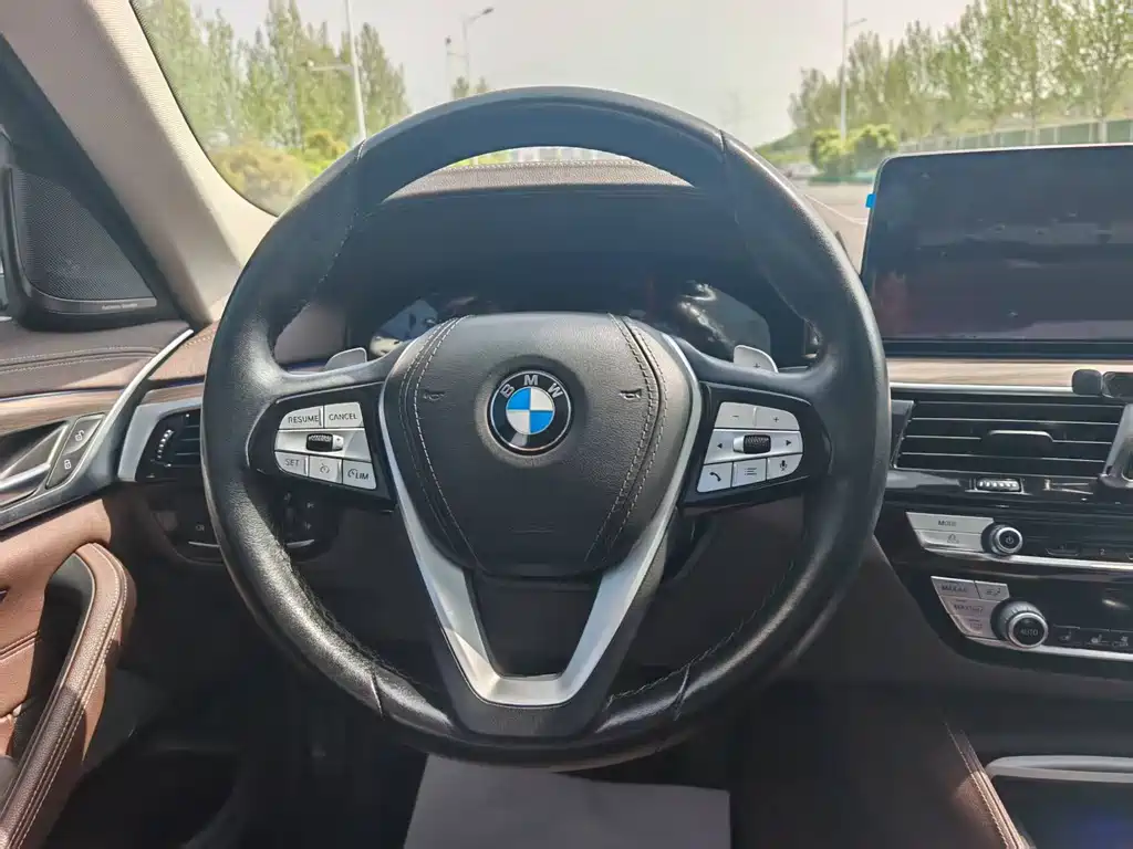 BMW 5 Series 2022 — фото 14