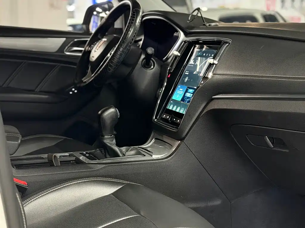 Roewe RX5 2018 — фото 16