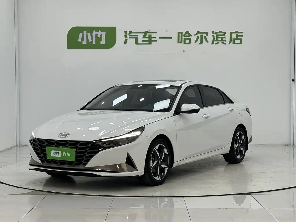 Hyundai Elantra 2023 — фото 1