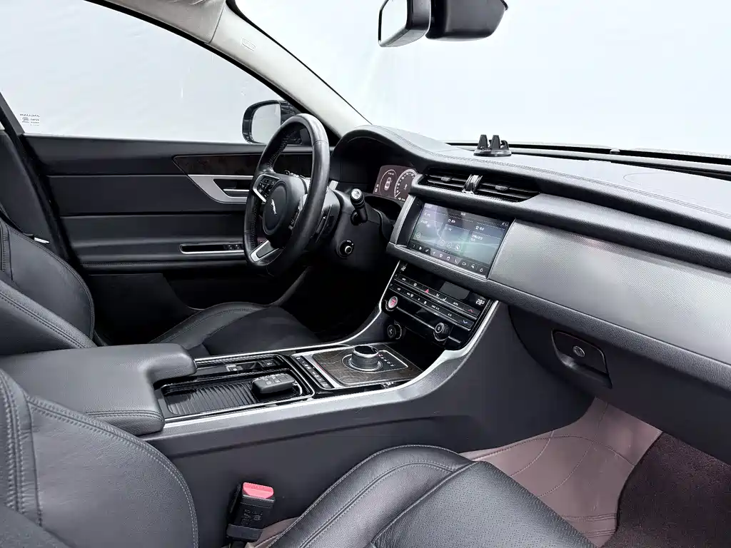 Jaguar XFL 2021 — фото 11