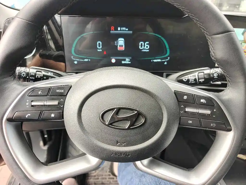Hyundai Elantra 2023 — фото 4