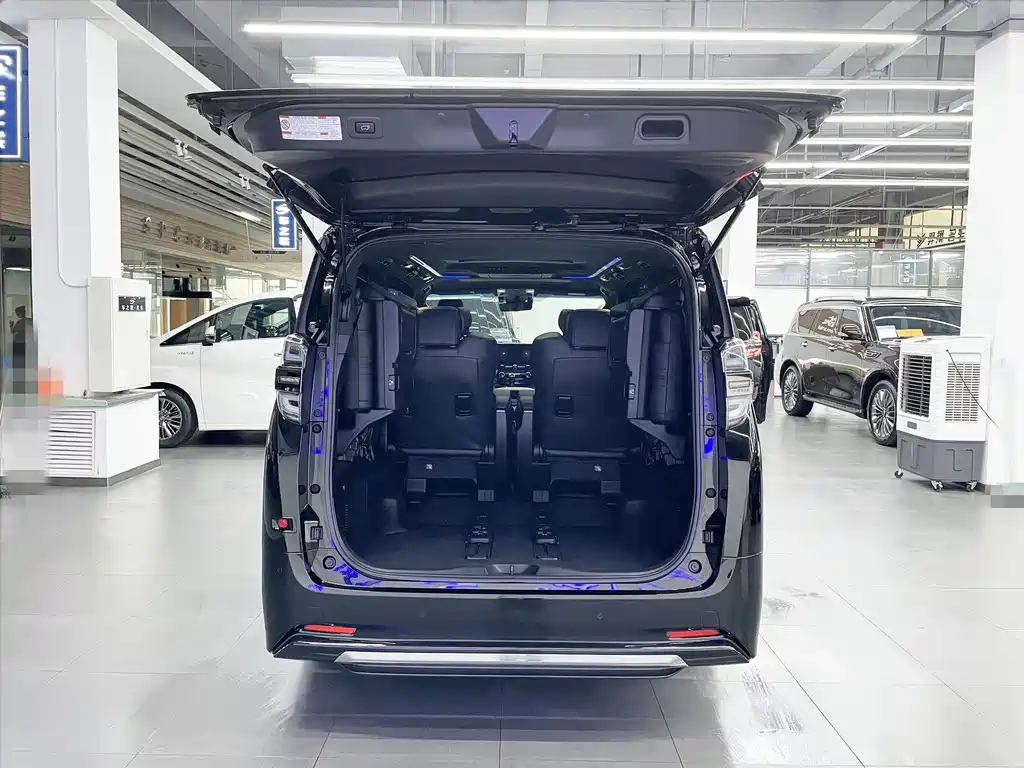 Toyota Vellfire 2023 — фото 14