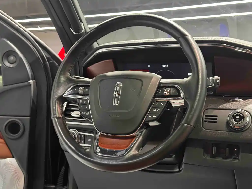 Lincoln Navigator 2021 — фото 12
