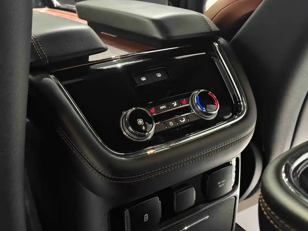 Lincoln Navigator 2021 — фото 15