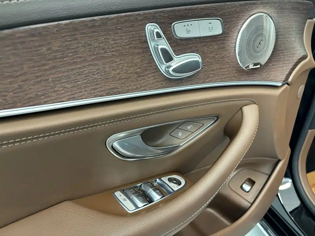 Mercedes-Benz E-Class 2022 — фото 27