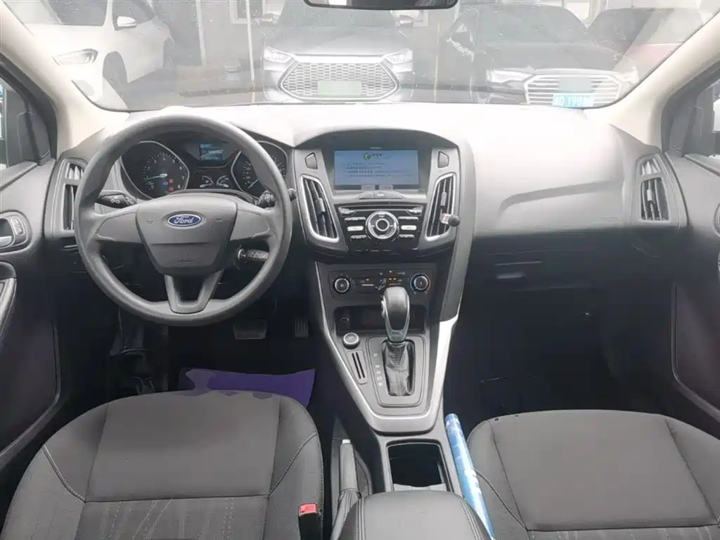 Ford Focus 2019 — фото 10
