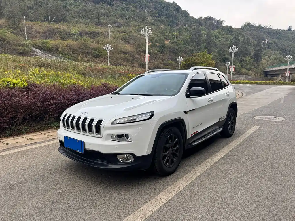 Jeep Cherokee 2016 — фото 1