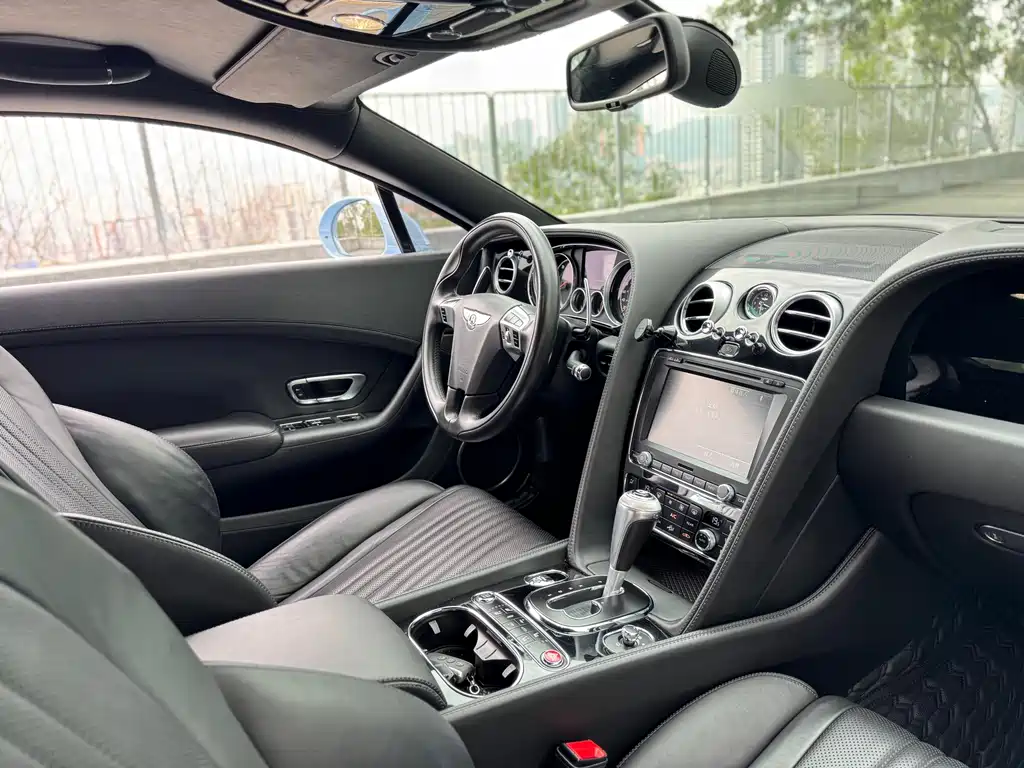 Bentley Continental 2019 — фото 14