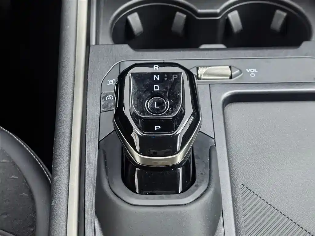 Ford Edge 2023 — фото 13