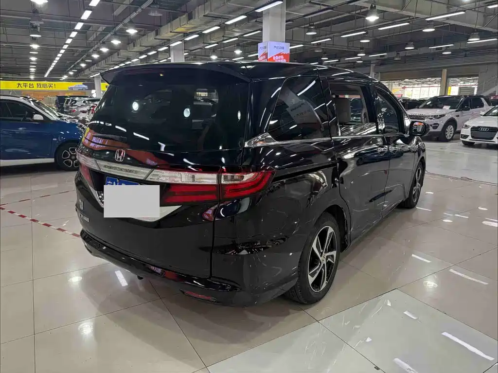 Honda Odyssey 2017 — фото 20
