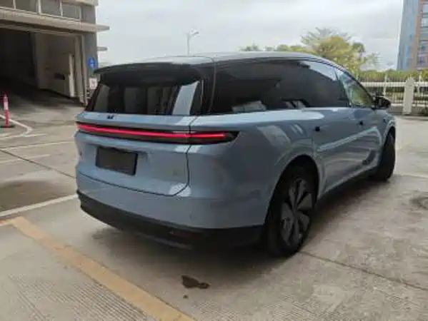 Li Auto i8 2025