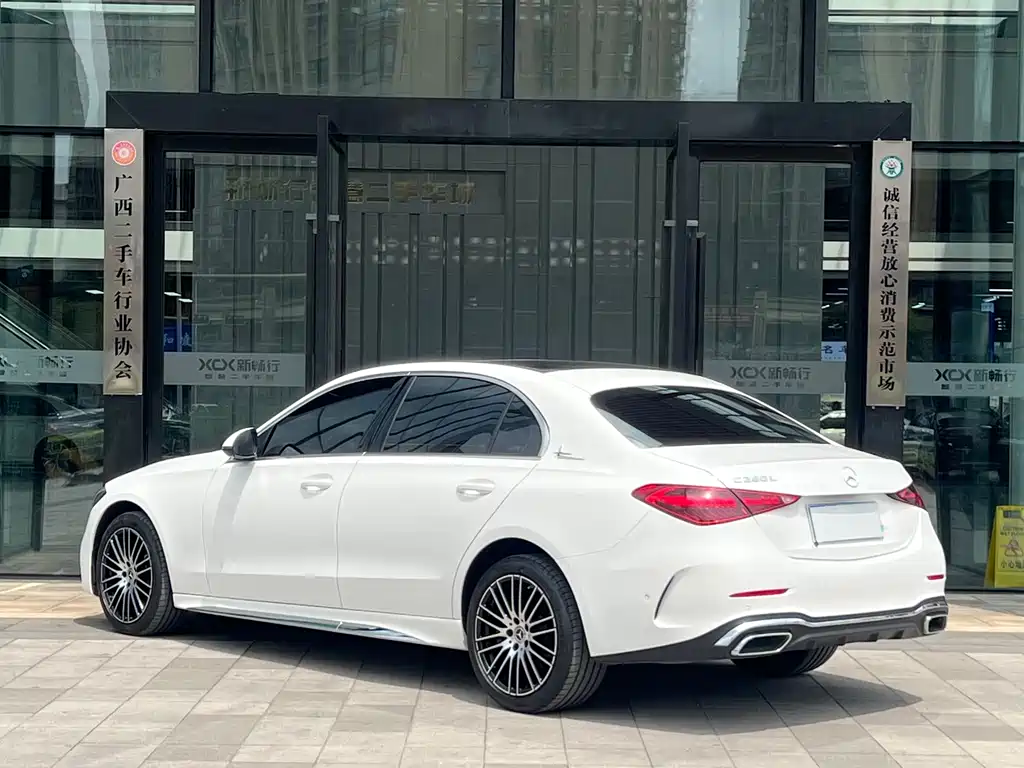 Mercedes-Benz C-Class 2023 — фото 4