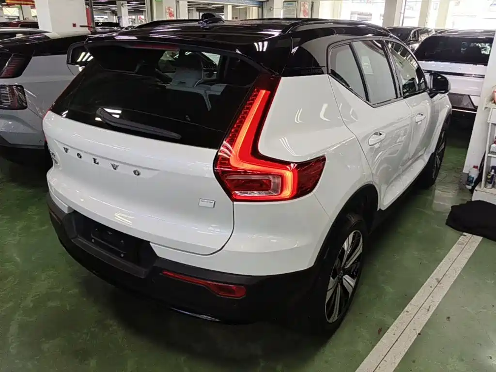 Volvo XC40 New Energy 2023 — фото 7