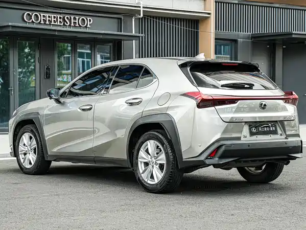 Lexus UX 2022