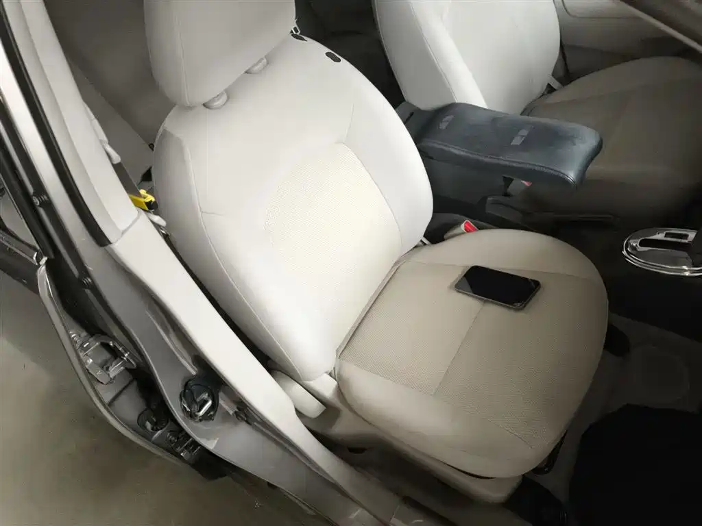 Nissan Sunny 2016 — фото 25