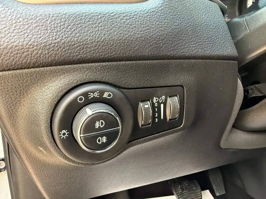 Jeep Compass 2017 — фото 16