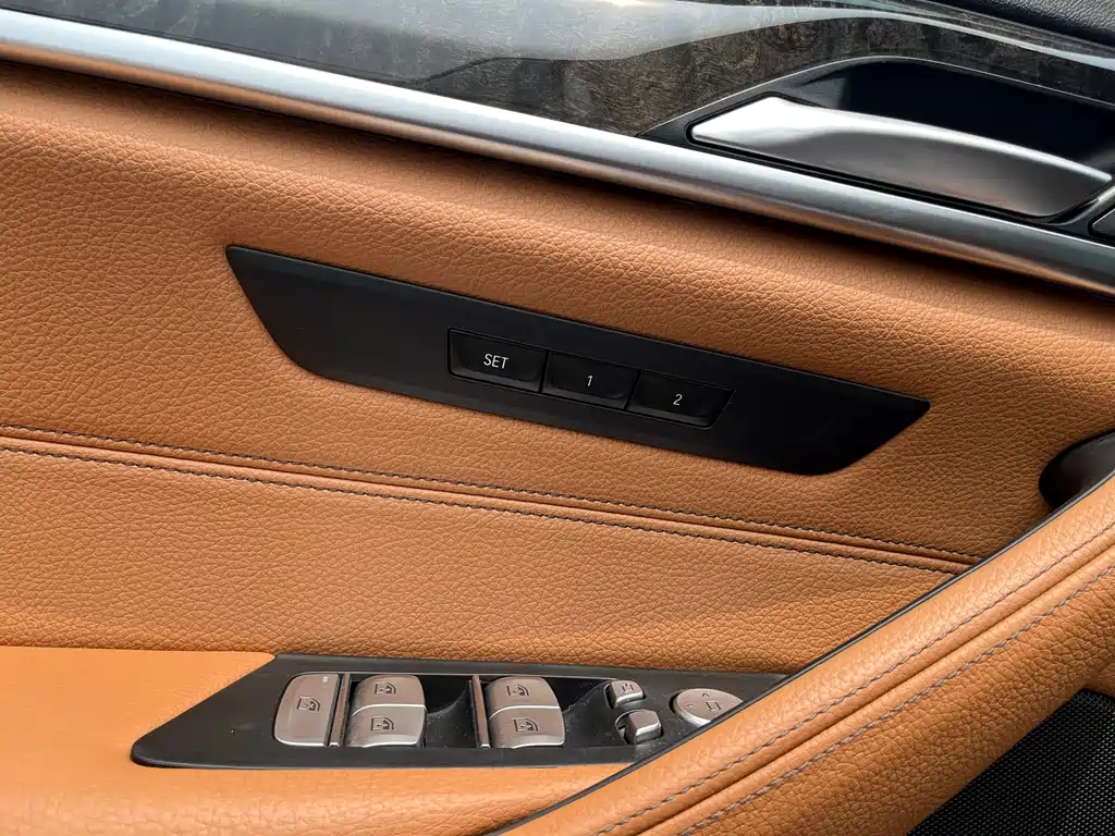 BMW 5 Series 2018 — фото 21