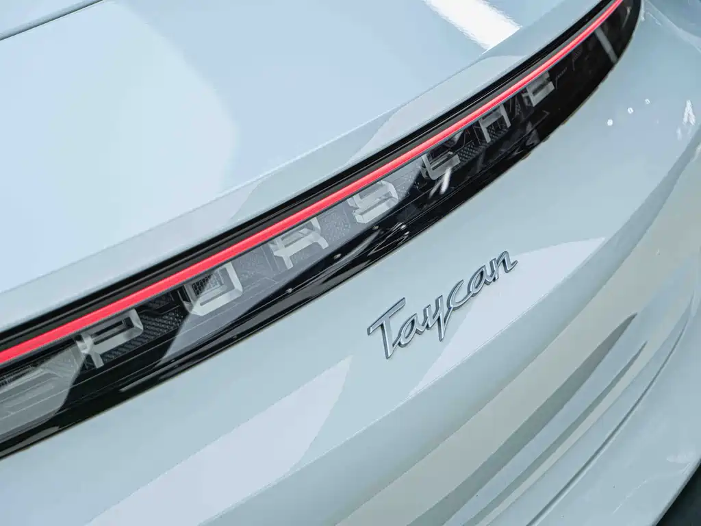 Porsche Taycan 2024 — фото 11