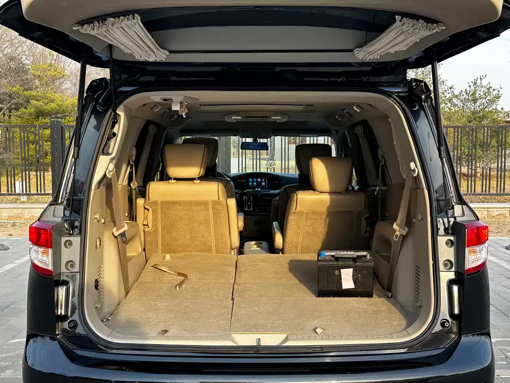 Nissan Quest 2015 — фото 12