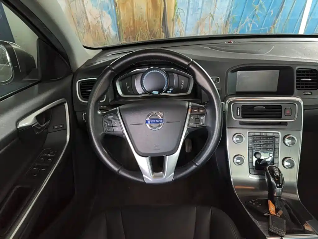 Volvo S60 2015 — фото 15