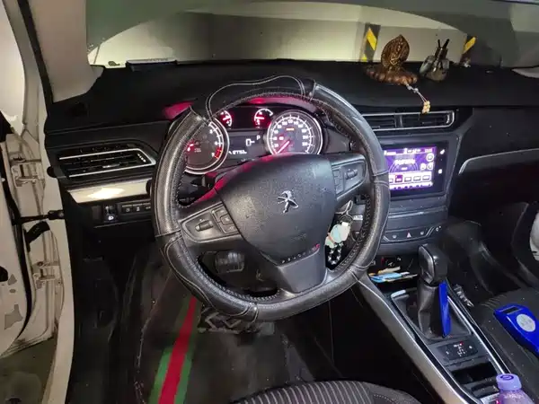Peugeot 408 2016