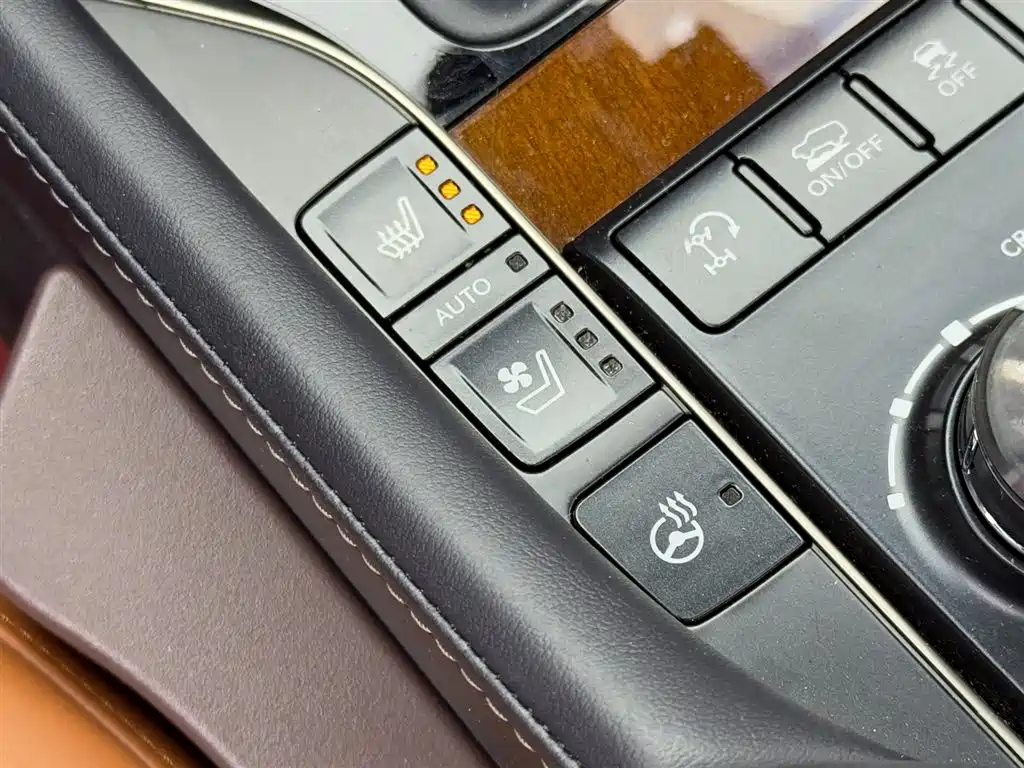 Lexus LX 2018 — фото 15
