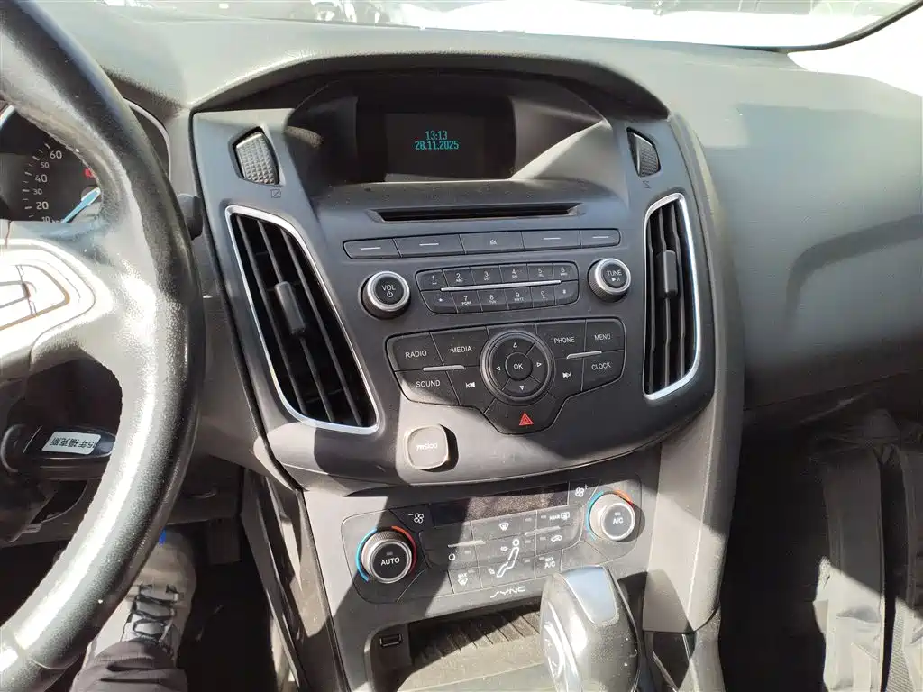 Ford Focus 2015 — фото 13