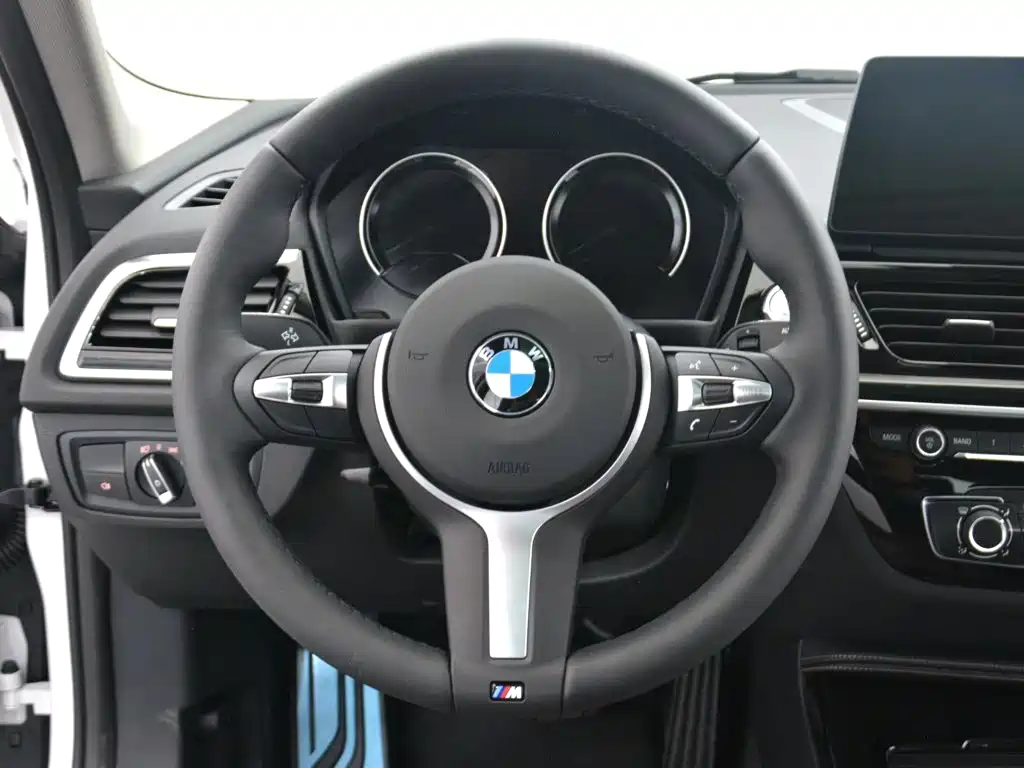 BMW 1 Series 2021 — фото 9