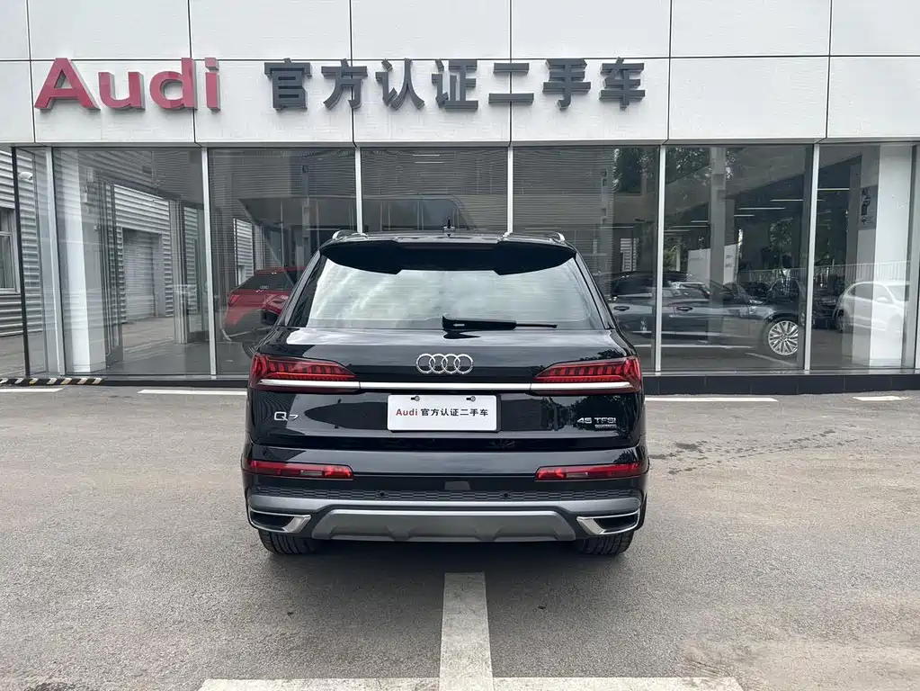 Audi Q7 2023 — фото 2