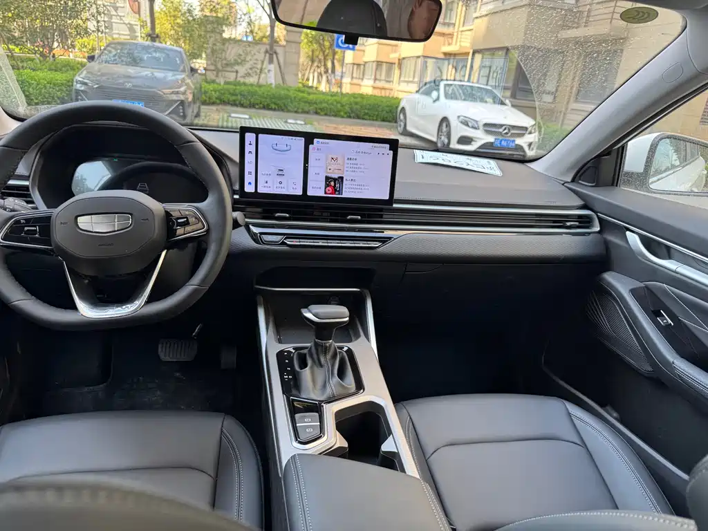 Geely Emgrand 2025