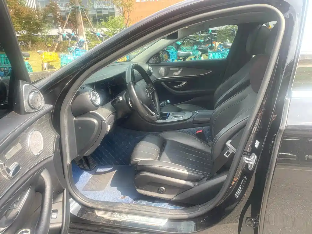 Mercedes-Benz E-Class 2022